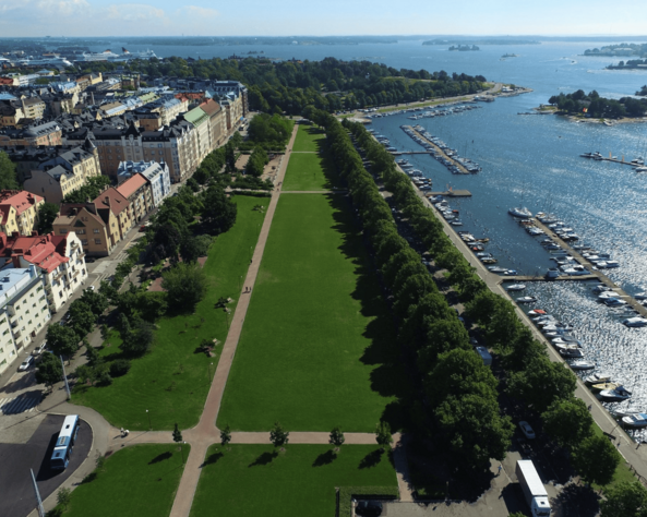 UUSI À LA PARK -FESTIVAALI TUO MUSIIKIN, RUOAN JA JUOMAN YHTEISEEN VALOKEILAAN HELSINGIN MERIPUISTOON