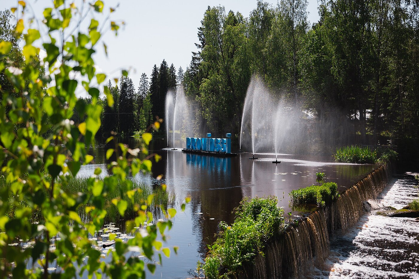 PROVINSSIN OHJELMISTO KASVAA 12 KOTIMAISELLA HUIPPUNIMELLÄ