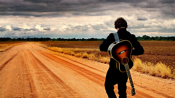 JAKE BUGG SAAPUU KORJAAMOLLE OSANA ALAMO-ALBUMIN JULKAISUKIERTUETTA